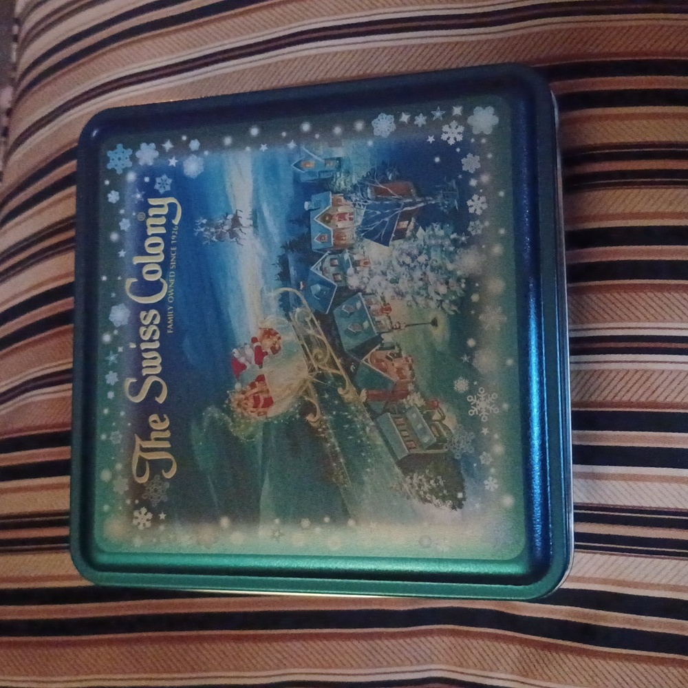 2 Free with purchase tins!